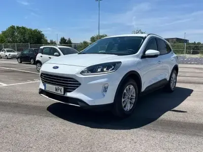 Usado Ford Kuga Titanium 225 CV (165 kW) 2024 Blanco SUV
