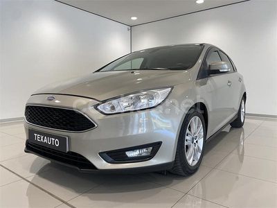 Usado Ford Focus Trend 120 CV (88 kW) 2016 Gris / plata Berlina
