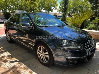 Usado VW Jetta Highline 122 CV (89 kW) 2009 Azul Berlina