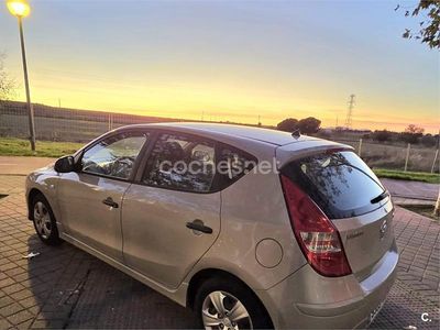 Usado Hyundai i30 110 CV (80 kW) 2011 Beige Berlina