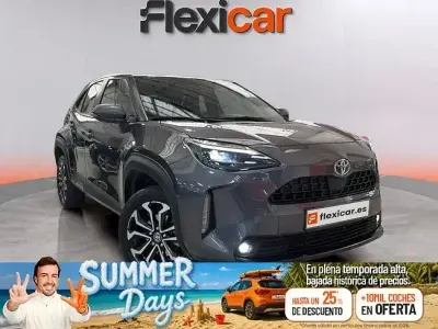 Usado Toyota Yaris Style 116 CV (85 kW) 2022 Gris Utilitario