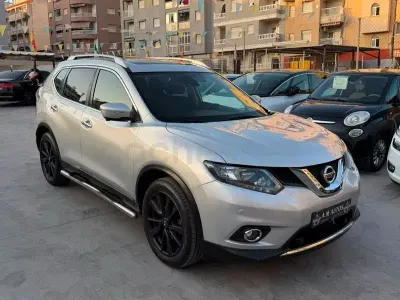 Usado Nissan X-Trail Tekna 163 CV (119 kW) 2016 Gris / plata SUV