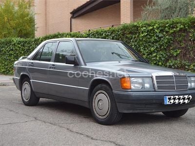 Usado Mercedes 190 126 CV (92 kW) 1988 Gris / plata Berlina