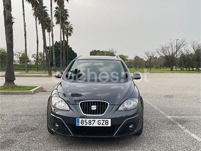 Usado Seat Altea XL Style 105 CV (77 kW) 2010 Gris / plata Monovolumen