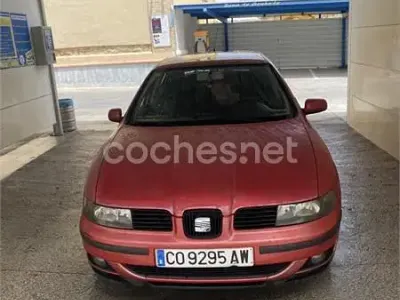 Usado Seat Leon Sport 110 CV (80 kW) 2000 Granate Utilitario