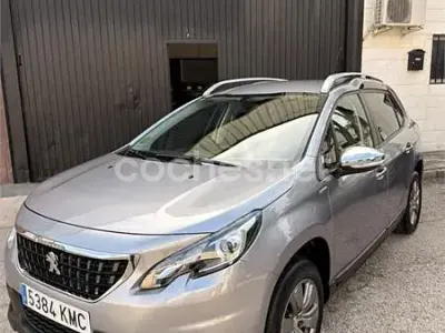 Usado Peugeot 2008 Style 82 CV (60 kW) 2018 Gris / plata SUV