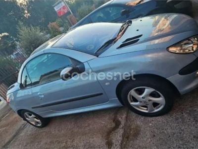 Gris / plata Usado 2002 Peugeot 206 Descapotable | 1900 € (Buen precio)