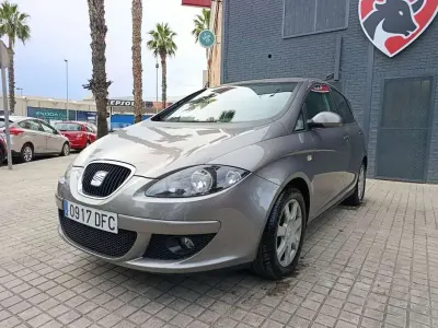 Usado Seat Altea Reference 105 CV (77 kW) 2004 Gris Monovolumen