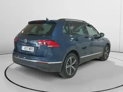 Käytetty VW Tiguan Life 150 HP (110 kW) 2022 Sininen Katumaasturi