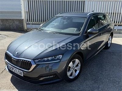 Usado Skoda Octavia Style 150 CV (110 kW) 2021 Gris / plata Familiar