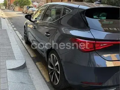 Usado Seat Leon FR 150 CV (110 kW) 2022 Gris / plata Familiar