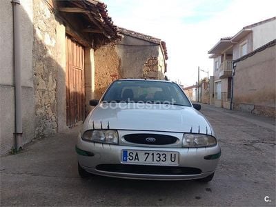 Gris / plata Usado 1999 Ford Fiesta Berlina | 1500 €