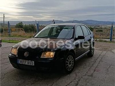 Negro Usado 2002 VW Bora Conceptline Berlina | 1200 €