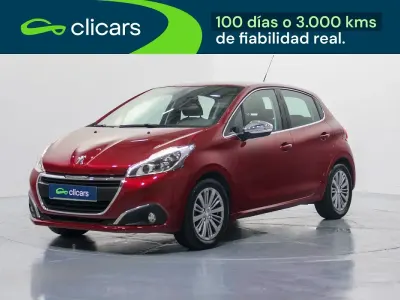 Usado Peugeot 208 Allure 100 CV (73 kW) 2016 Rojo Utilitario