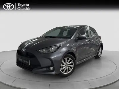 Usado Toyota Yaris Hybrid Active 116 CV (85 kW) 2024 Gris grafito Berlina