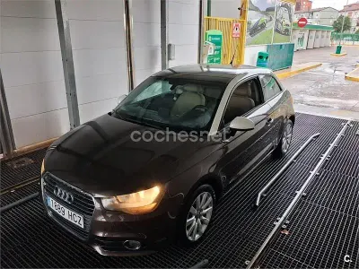 Usado Audi A1 Attraction 105 CV (77 kW) 2011 Marrón Utilitario