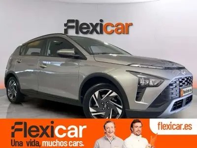 Usado Hyundai Bayon 84 CV (61 kW) 2022 Gris SUV