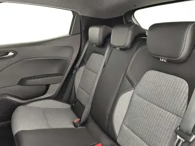 Usado Renault Clio V Techno 100 CV (73 kW) 2025 Gris Berlina