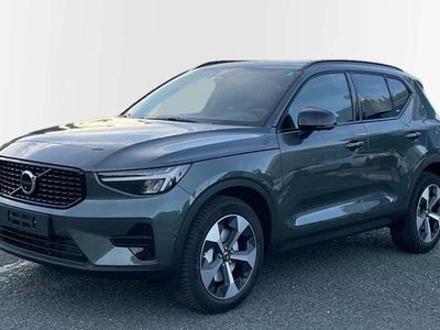 Verde Nuevo 2025 Volvo XC40 Plus SUV | 42.100 € (Precio justo)