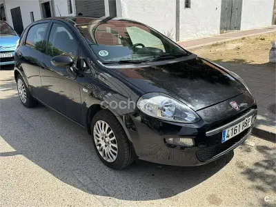 Usado Fiat Punto Pop 75 CV (55 kW) 2013 Negro Utilitario