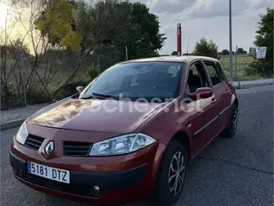 Usado Renault Mégane Privilege 80 CV (58 kW) 2005 Granate Berlina