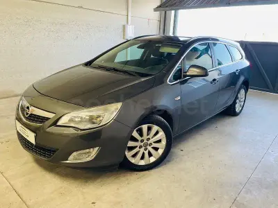 Usado Opel Astra Sportive 125 CV (91 kW) 2012 Gris / plata Familiar