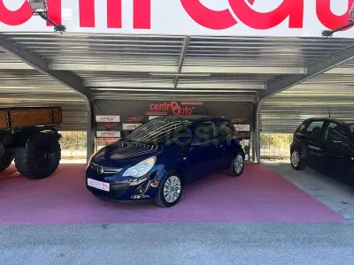 Usado Opel Corsa Selective 85 CV (62 kW) 2013 Azul Utilitario