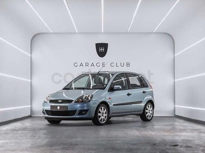 Usado Ford Fiesta 100 CV (73 kW) 2007 Azul Utilitario