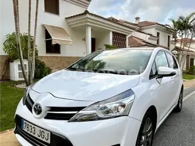 Käytetty Toyota Verso Advance 112 HP (82 kW) 2015 Valkoinen Tila-auto