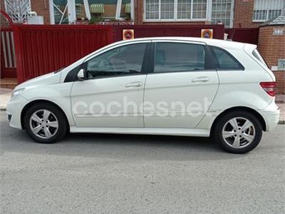 Mercedes B200