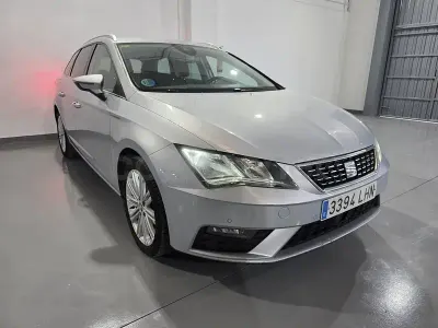 Usado Seat Leon XCELLENCE 130 CV (95 kW) 2020 Gris / plata Familiar