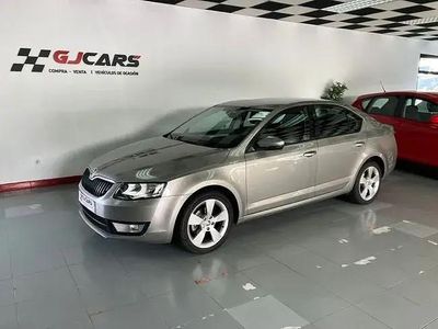 Käytetty Skoda Octavia GreenLine 110 HP (80 kW) 2016 Harmaa Viistoperä