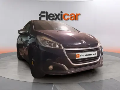 Usado Peugeot 208 Access 82 CV (60 kW) 2016 Negro Utilitario