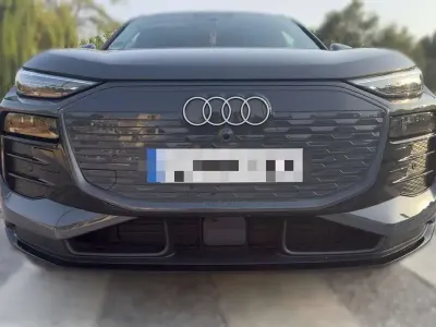 Usado Audi Q6 e-tron Advanced 239 kW (326 CV) 2024 Gris SUV
