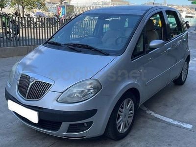 Usado Lancia Musa 90 CV (66 kW) 2010 Gris / plata Monovolumen