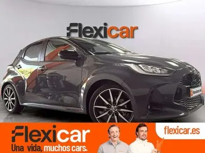 Usado Toyota Yaris Sport 131 CV (96 kW) 2025 Gris Utilitario