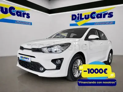 Usado Kia Rio 84 CV (61 kW) 2023 Blanco Berlina