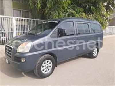Usado Hyundai H-1 140 CV (102 kW) 2007 Gris / plata Monovolumen