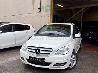 Usado Mercedes B180 122 CV (89 kW) 2011 Blanco Monovolumen