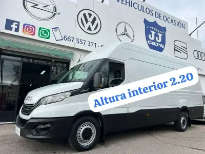 Begagnad Iveco Daily 176 HK (129 kW) 2024 Vit Sedan
