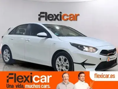 Usado Kia Ceed 136 CV (100 kW) 2023 Blanco Utilitario
