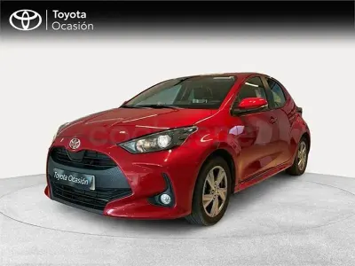 Usado Toyota Yaris Hybrid Active 116 CV (85 kW) 2025 Rojo Berlina