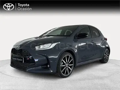 Usado Toyota Yaris Hybrid Sport 130 CV (95 kW) 2025 Gris / plata Berlina