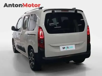 Usado Citroën Berlingo Shine 131 CV (96 kW) 2021 Blanco Monovolumen