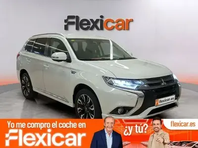 Usado Mitsubishi Outlander P-HEV 203 CV (149 kW) 2018 Blanco SUV