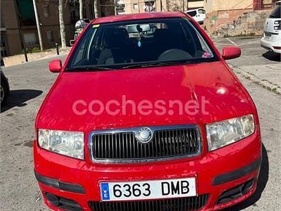 Usado Skoda Fabia 64 CV (47 kW) 2005 Rojo Berlina