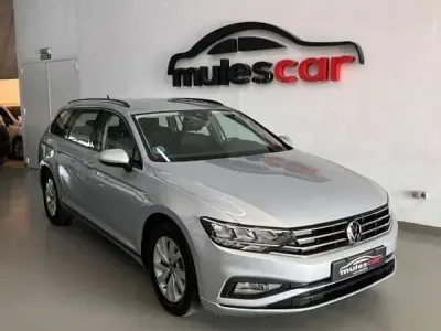 Usado VW Passat Business 122 CV (89 kW) 2023 Plateado Familiar
