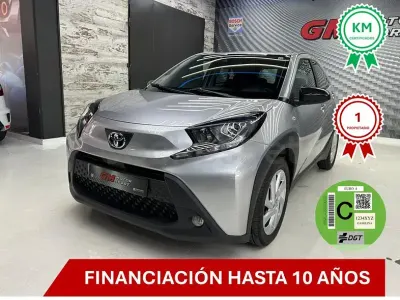 Usado Toyota Aygo X Play 72 CV (52 kW) 2022 Gris / plata SUV