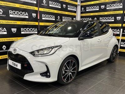 Usado Toyota Yaris Hybrid Sport 130 CV (95 kW) 2024 Gris / plata Berlina