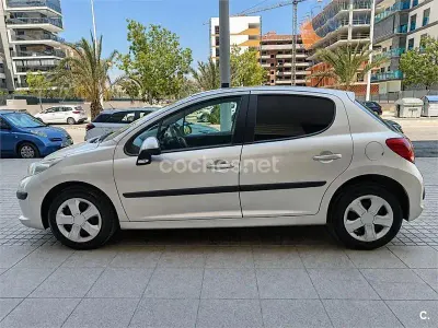 Usado Peugeot 207 90 CV (66 kW) 2006 Beige Berlina